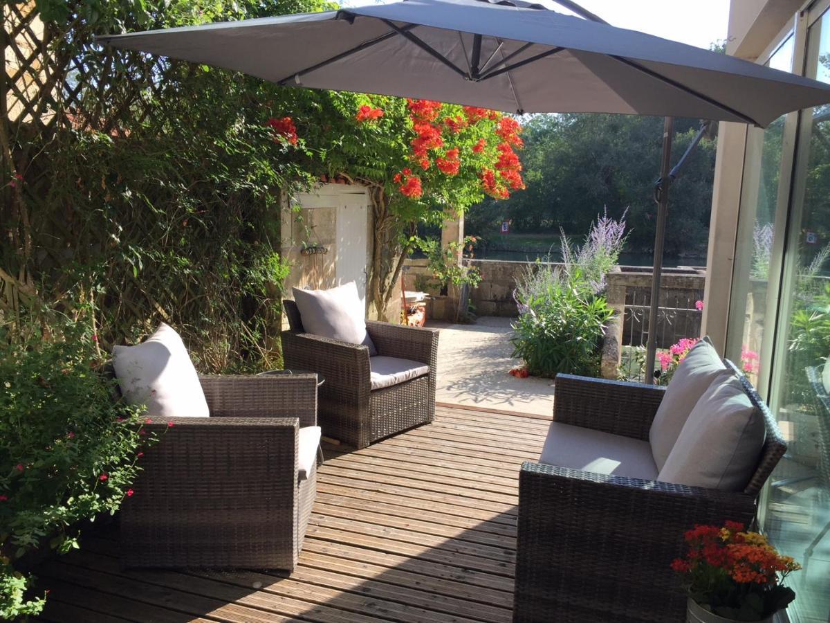 De charme et d'eau Bed and Breakfast Saint-Savinien Buitenkant foto
