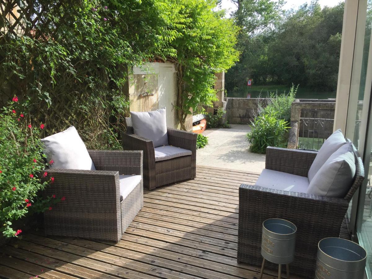 De charme et d'eau Bed and Breakfast Saint-Savinien Kamer foto