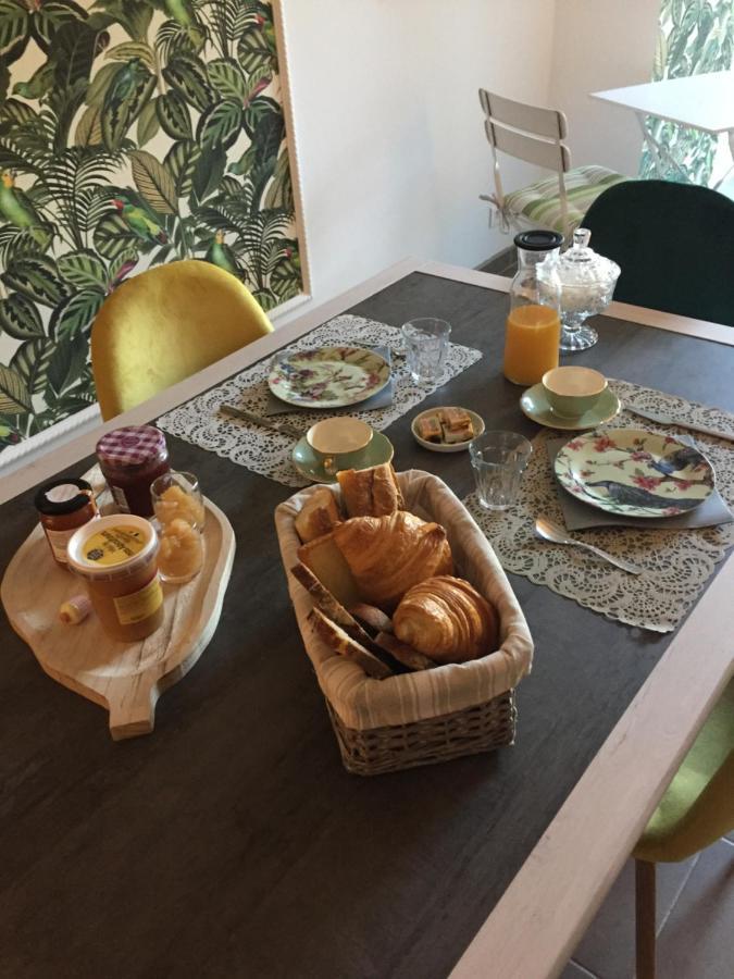 De charme et d'eau Bed and Breakfast Saint-Savinien Buitenkant foto